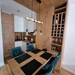 Woods - Na Stazi, Ski-to-door