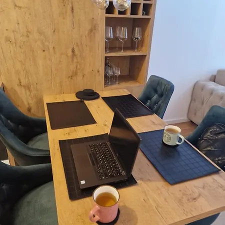 Woods - Na Stazi, Ski-to-door