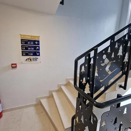 Woods - Na Stazi, Ski-to-door Apartment Jahorina