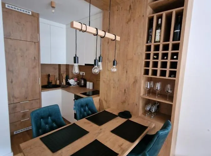 Woods - Na Stazi, Ski-to-door