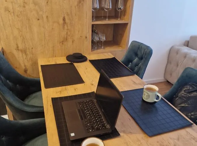 Woods - Na Stazi, Ski-to-door